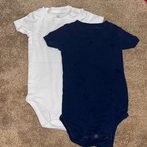 Bundle of onesies blue/white